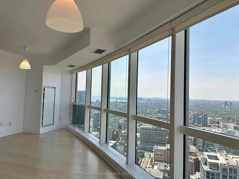 388 Yonge St #6016 — Photo 7