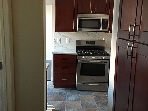 3rd image of 720 Degraw St APT B3