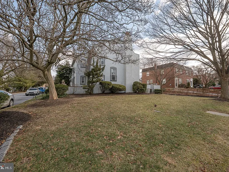 15 Llanfair Rd #A — Photo 2