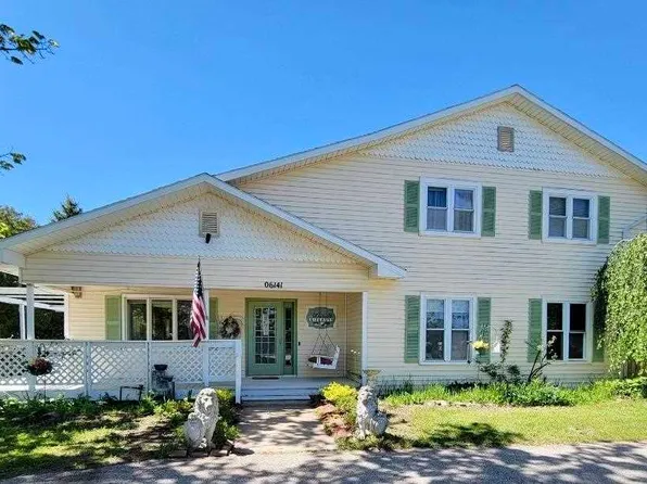 6141 S Old 31 Rd, Charlevoix, MI 49720