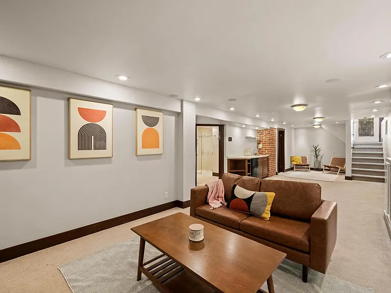 Basement level large living space, wet bar, office nook