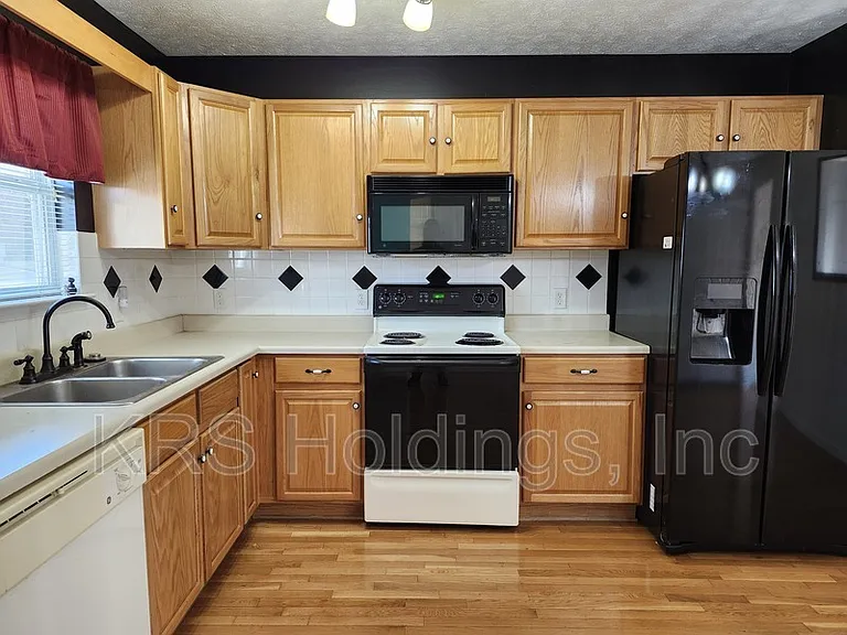 1210 Victorian Village Dr — Photo 8