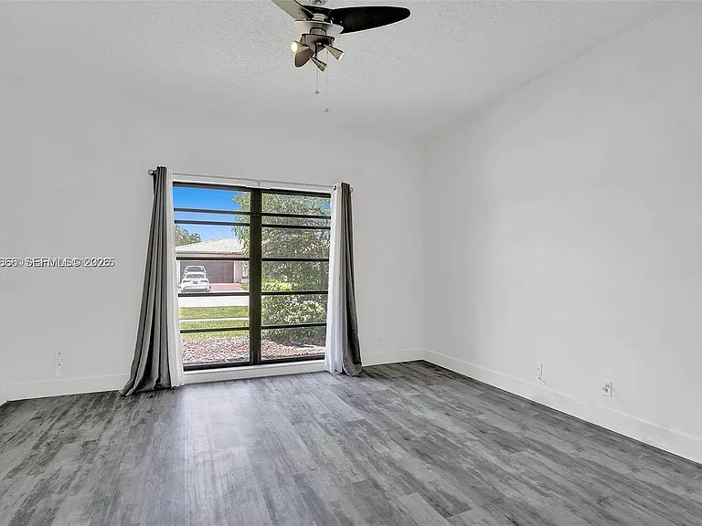 16610 Royal Poinciana Ct #16610 — Photo 28