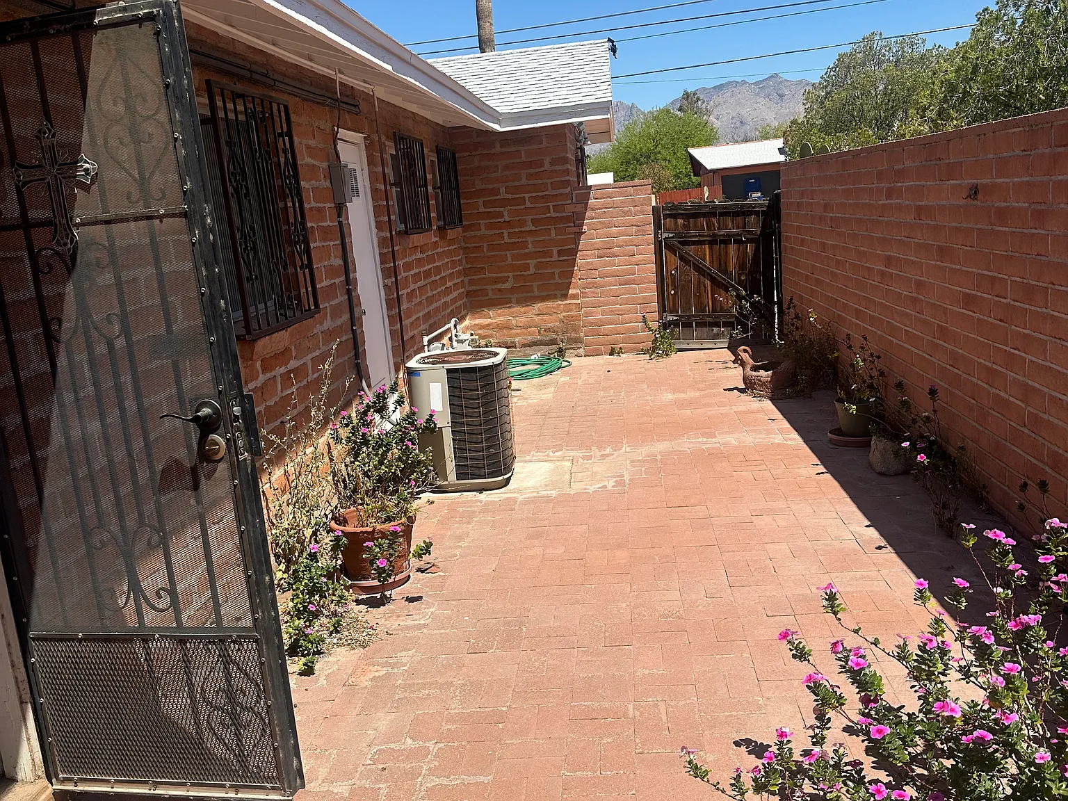 1156 N Belvedere Ave — Photo 3