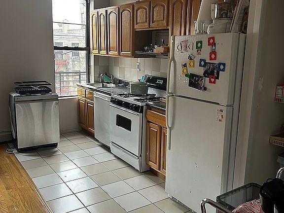 4th image of 80 W 119th St