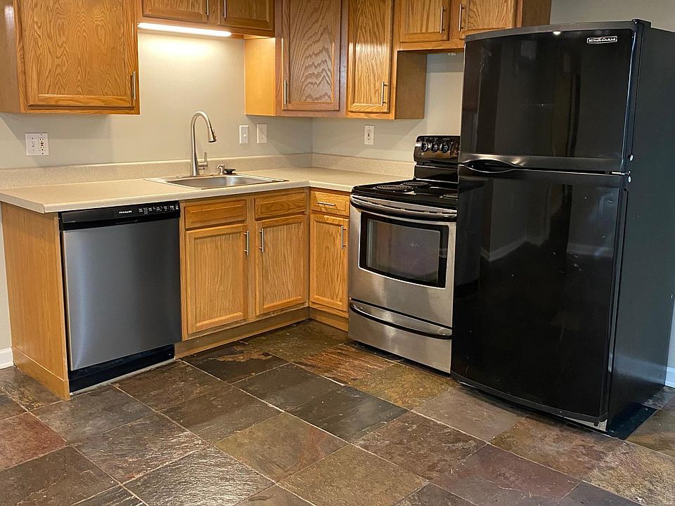 Updated kitchen with full size appliances
