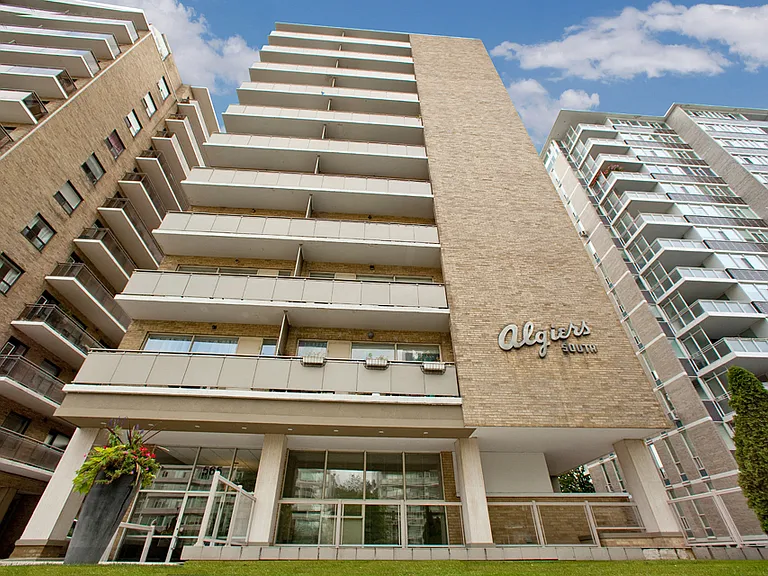 565 Avenue Rd — Photo 25