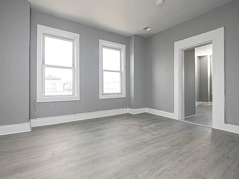 156 Hawthorne Ave #4 — Photo 6