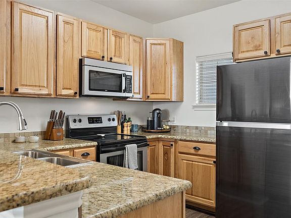 3rd image of 6810 Deatonhill Dr Unit 1301