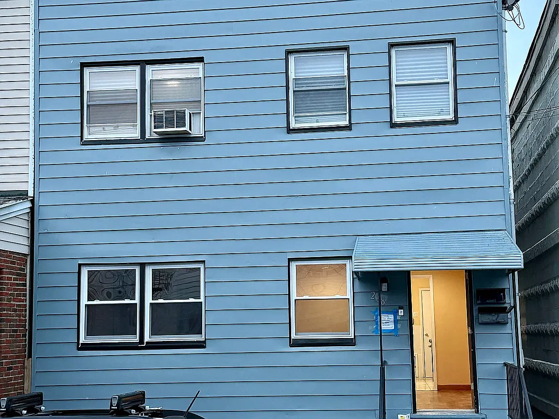 208 Sanford Ave — Photo 1