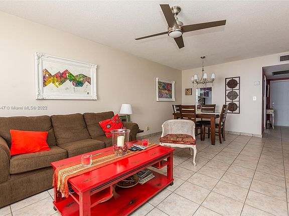 5th image of 2300 Park Ln APT 212