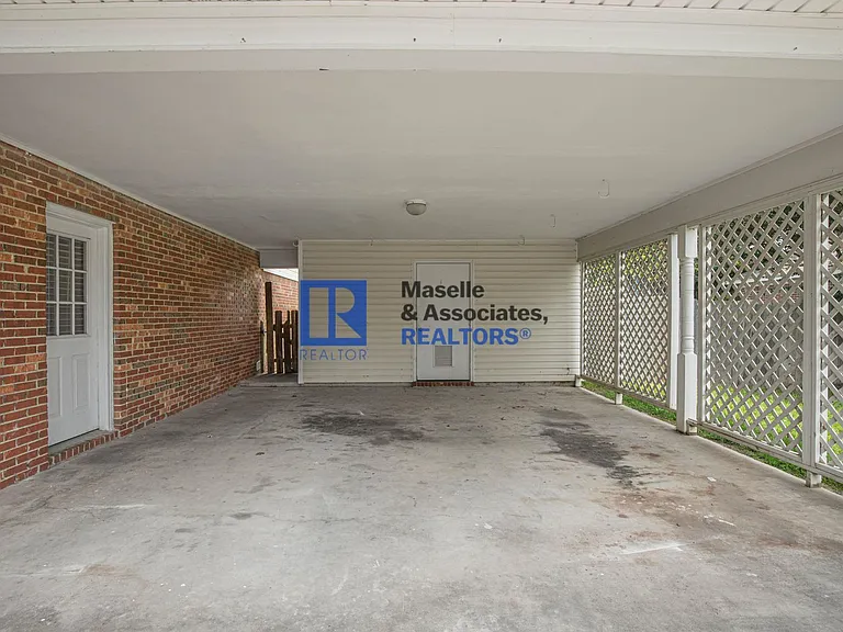 225 McLaurin Dr — Photo 32