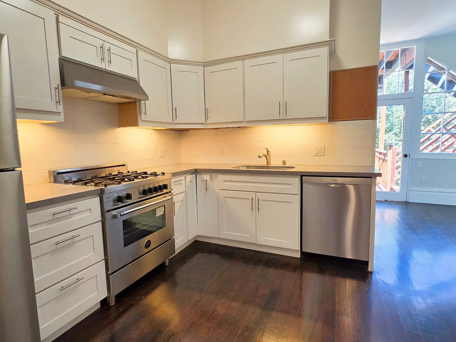 Spacious Two-Bedroom Apartment in Prime NoPa — Photo 2