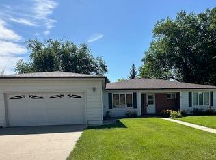 1323 N 3rd St, Aberdeen, SD 57401