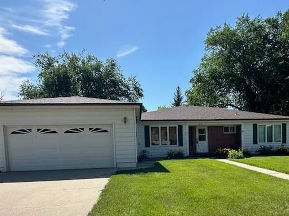 1323 N 3rd St, Aberdeen, SD 57401