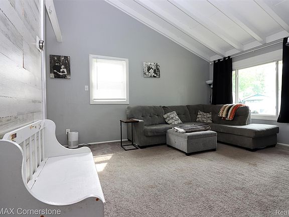 4th image of 25236 Hopkins St