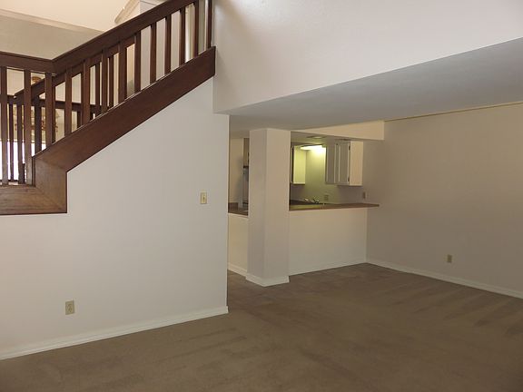 5th image of 5200 Villa View Dr APT 10B