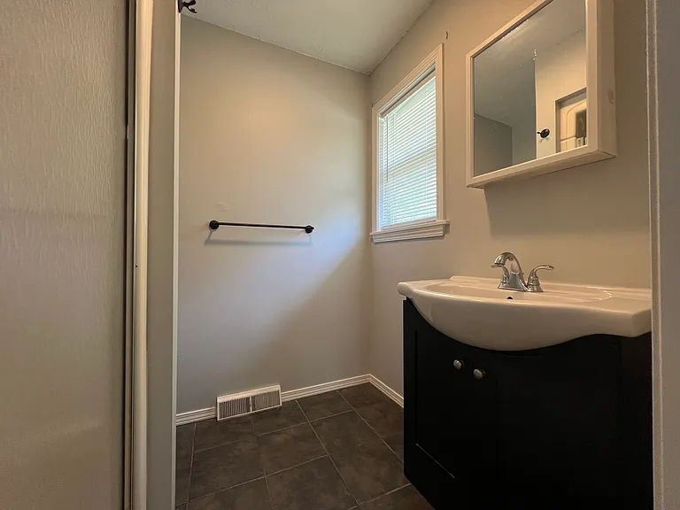 323 E Berkeley St — Photo 11