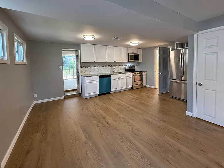 535 W Church Rd — Photo 18