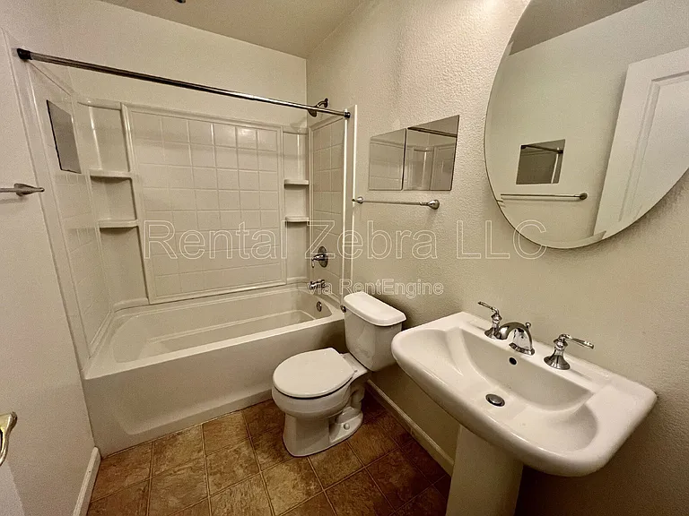 1360 Shady Ln — Photo 7