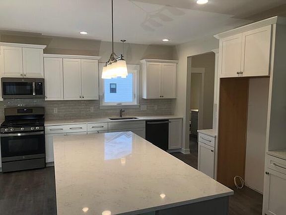 4th image of 6429 Estate Dr SW