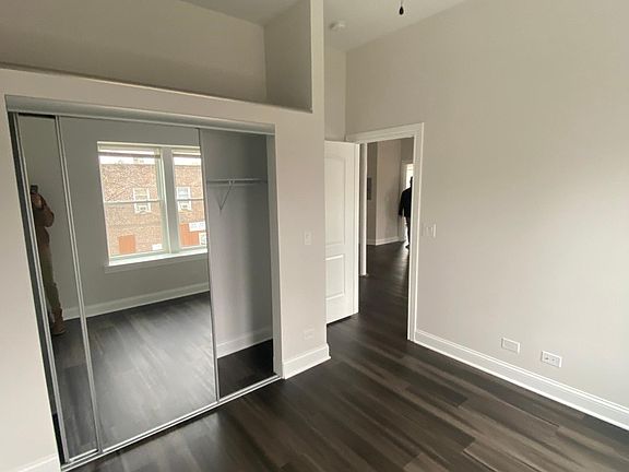 5th image of 4145 W Montrose Ave #2