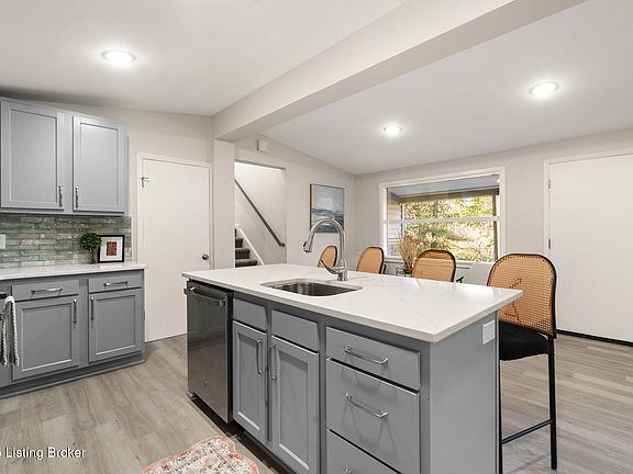 5th image of 5901 Stansbury Ln