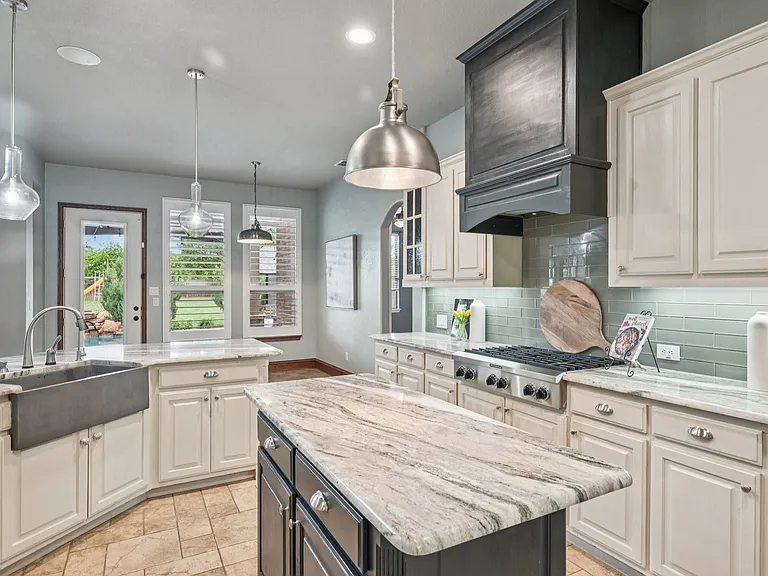 920 Norma Ln — Photo 10