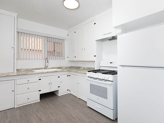 5th image of 918 Robinson Ave APT 1