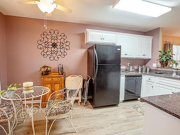 5th image of 133 Violet Ct