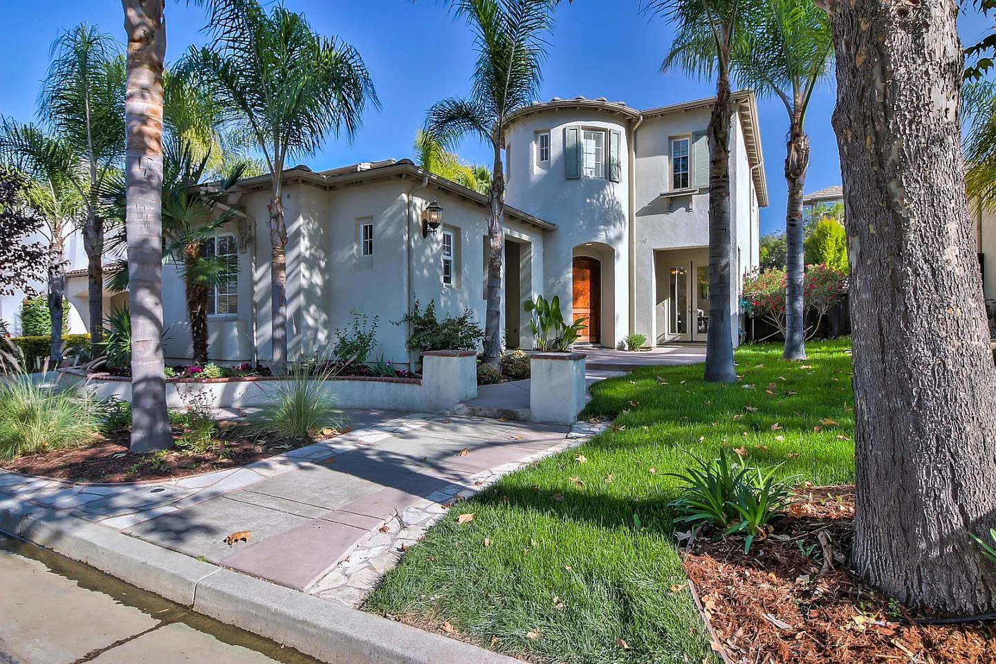 2681 Club Dr photo 1