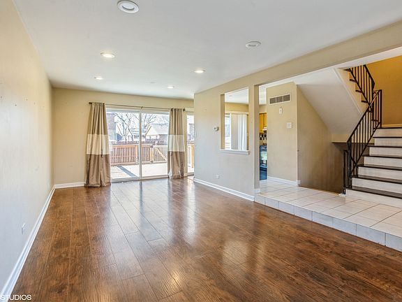 5th image of 1S294 Stratford Ln