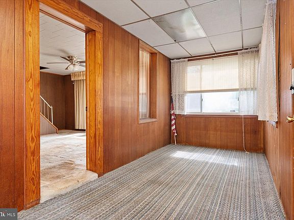 5th image of 212 Charles St