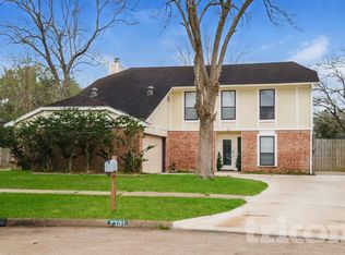 2301 Lees Ct, League City, TX 77573