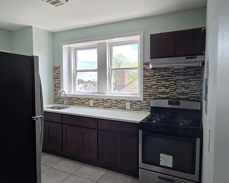 1st image of 132 N Grove St APT 11