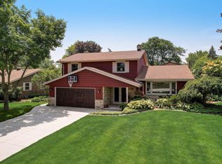 3615 S Brentwood Rd, New Berlin, WI 53151