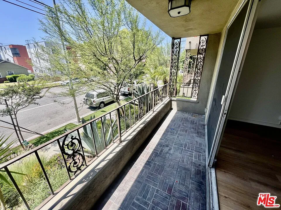 2 bed, 2.0 bath, 1452 sqft, $3,950 — Photo 4
