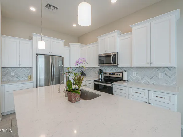 281 E SHAMROCK Drive, Chandler, AZ 85286
