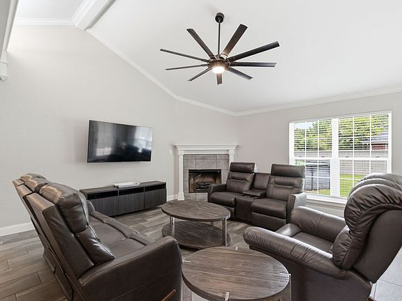 4th image of 1111 Harbor Lakes Dr