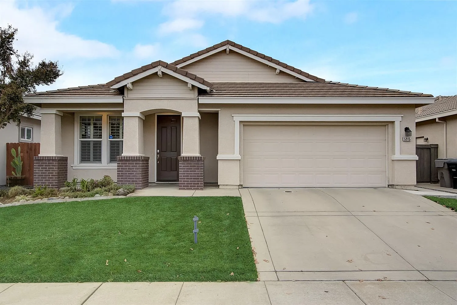 5915 Caddington Way photo 1