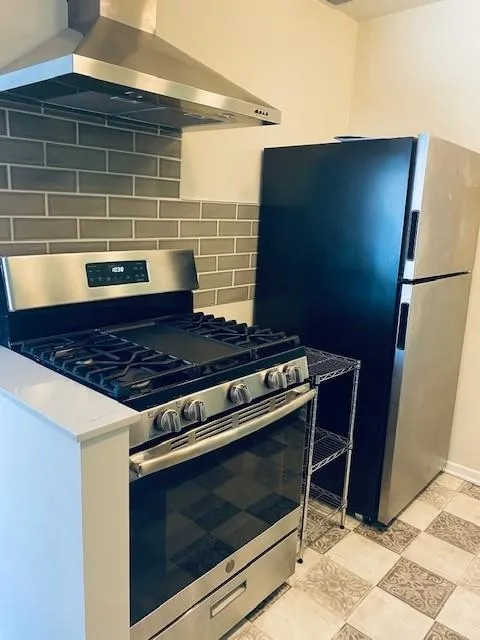 Primary Photo - 39 N Emerson St #6