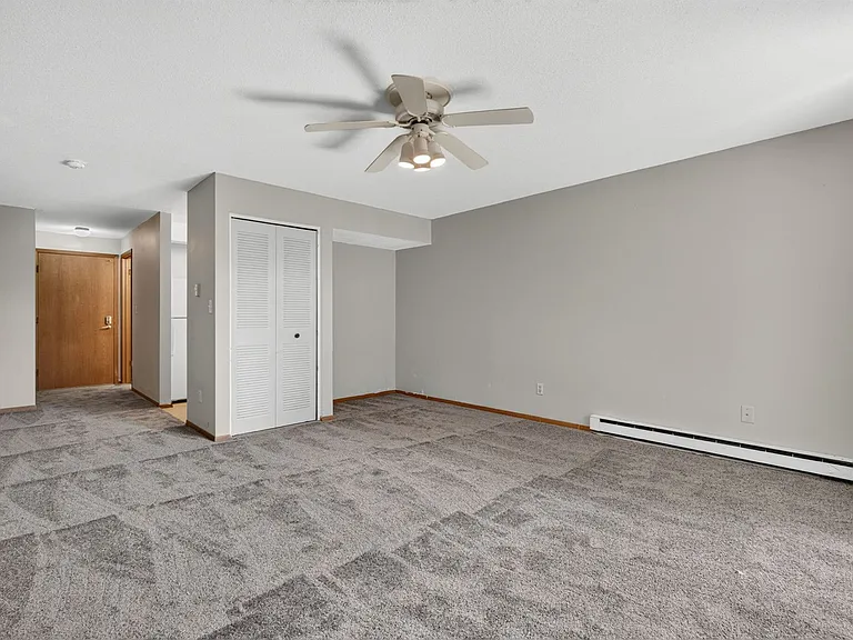Willow Knolls Apartments — Photo 38