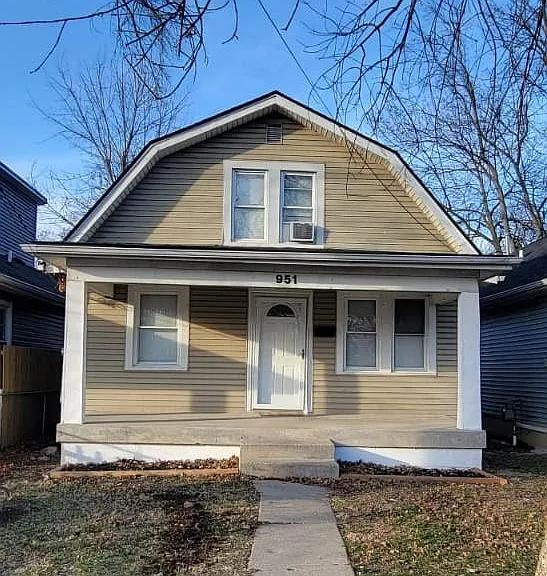 951 W Florence Ave — Photo 1