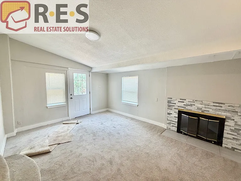 988 Yates St — Photo 3