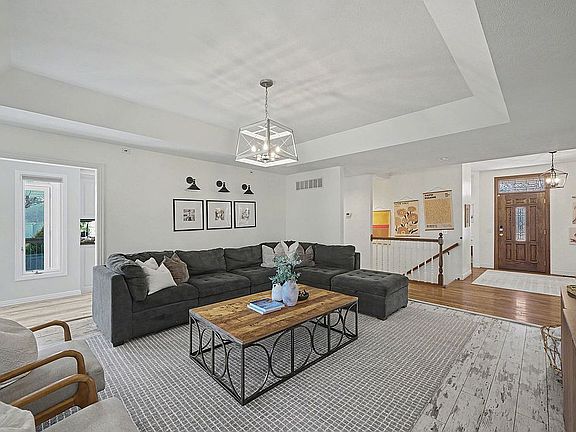 3rd image of 2701 N Ozark Ave