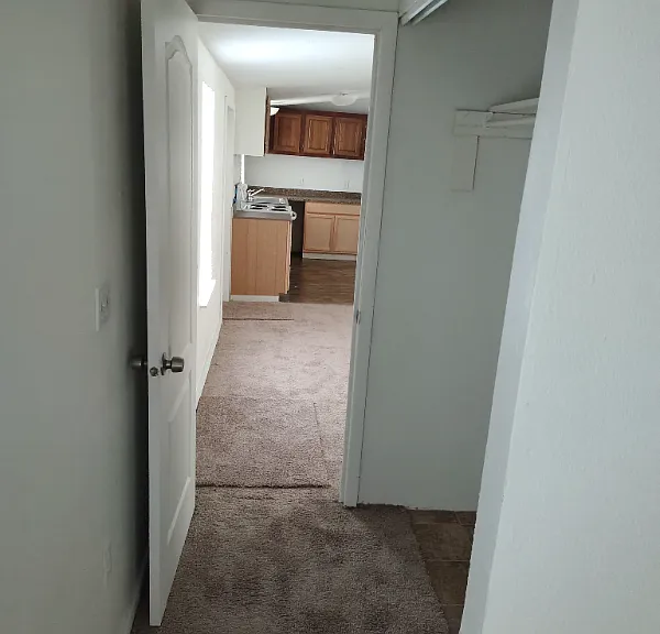 128 SE Guinevere Ct — Photo 13