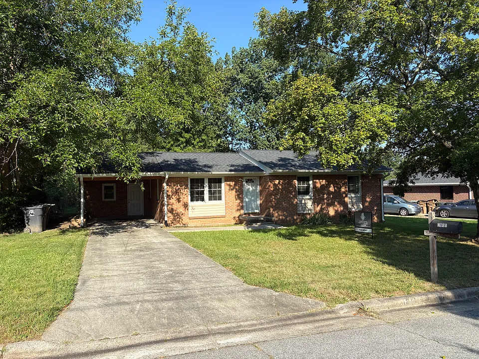 1811 Woodmere Dr