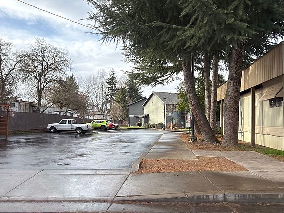 5th image of 141 Fenton Ave