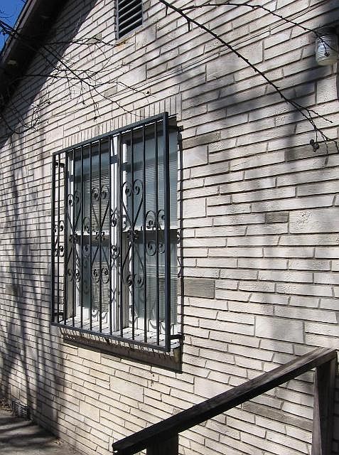 2nd image of 2210 W Laurel