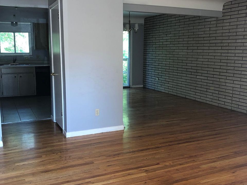 1st image of 7709 Dartmoor Ct